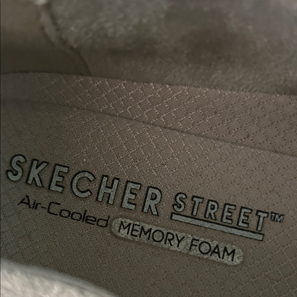 Skechers shiny Dancer bejeweled Slip-On with memory foam size 7 - Picture 2 of 4